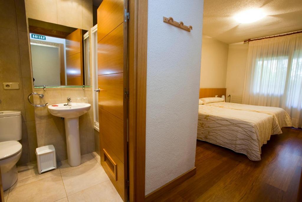 Hostal Abodi Pamplona Room photo