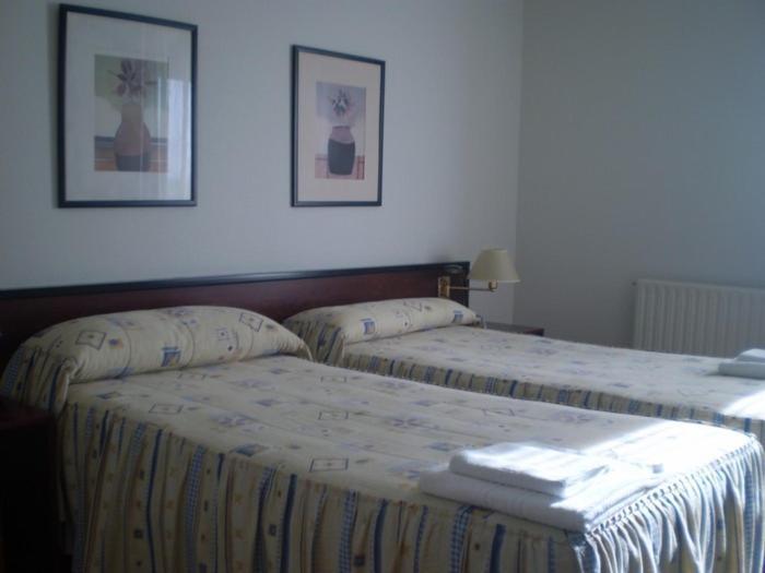 Hostal Abodi Pamplona Room photo